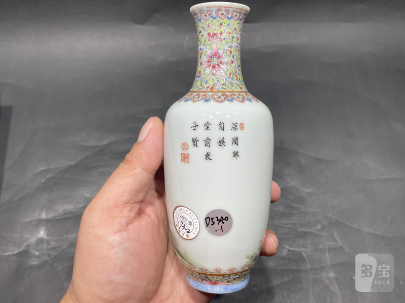 民国 粉彩堂前教子人物故事图小赏瓶一对（附原盒） - 图5